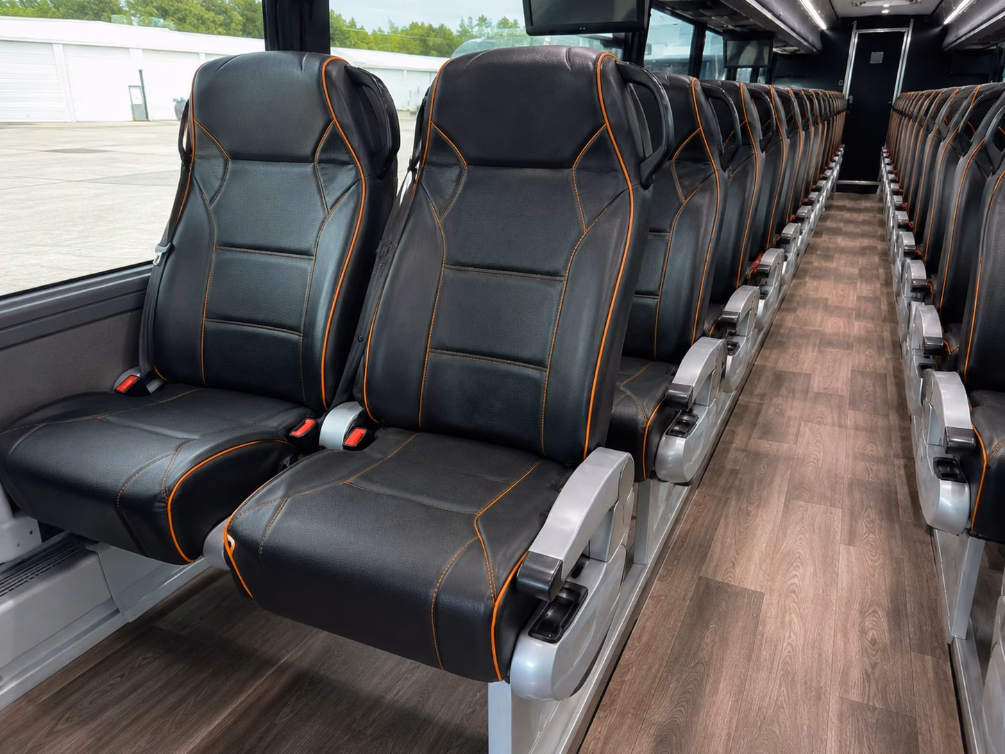 omaha wedding venue shuttle services that keep every guest on schedule